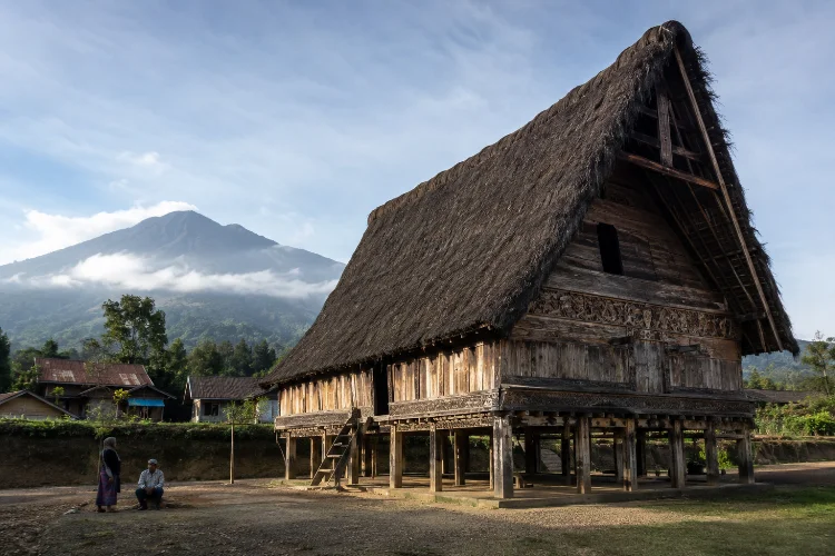 Rumah Ijuk Sibanggor Julu dan Keunikannya di Kaki Sorik Marapi